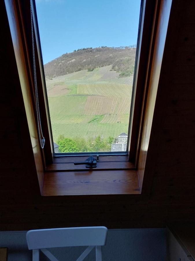 Dachgeschosswohnung Mit Burgblick In Kues برنكاستيل كويس المظهر الخارجي الصورة